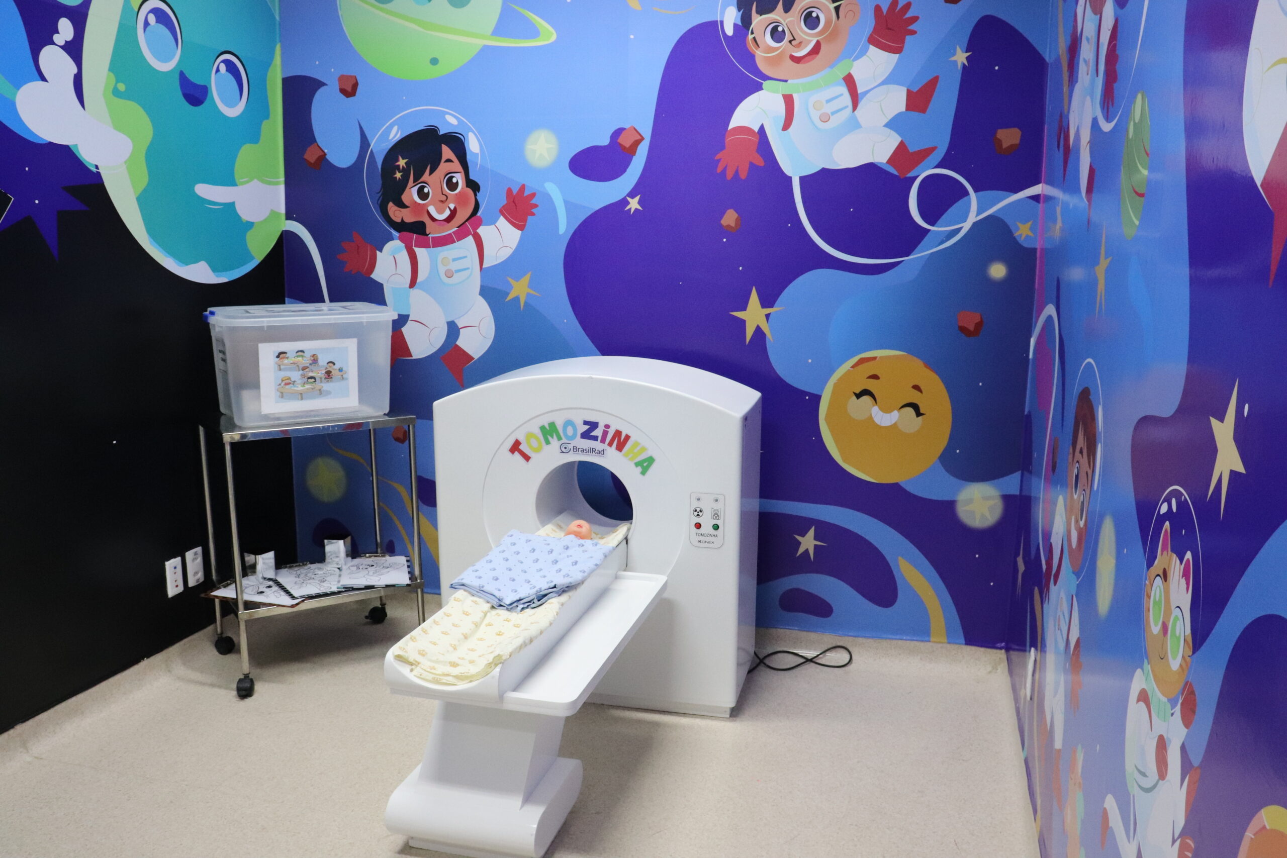 Featured image for “Sala da “Tomozinha”, no Hospital Delphina Aziz, recebe nova adesivagem”
